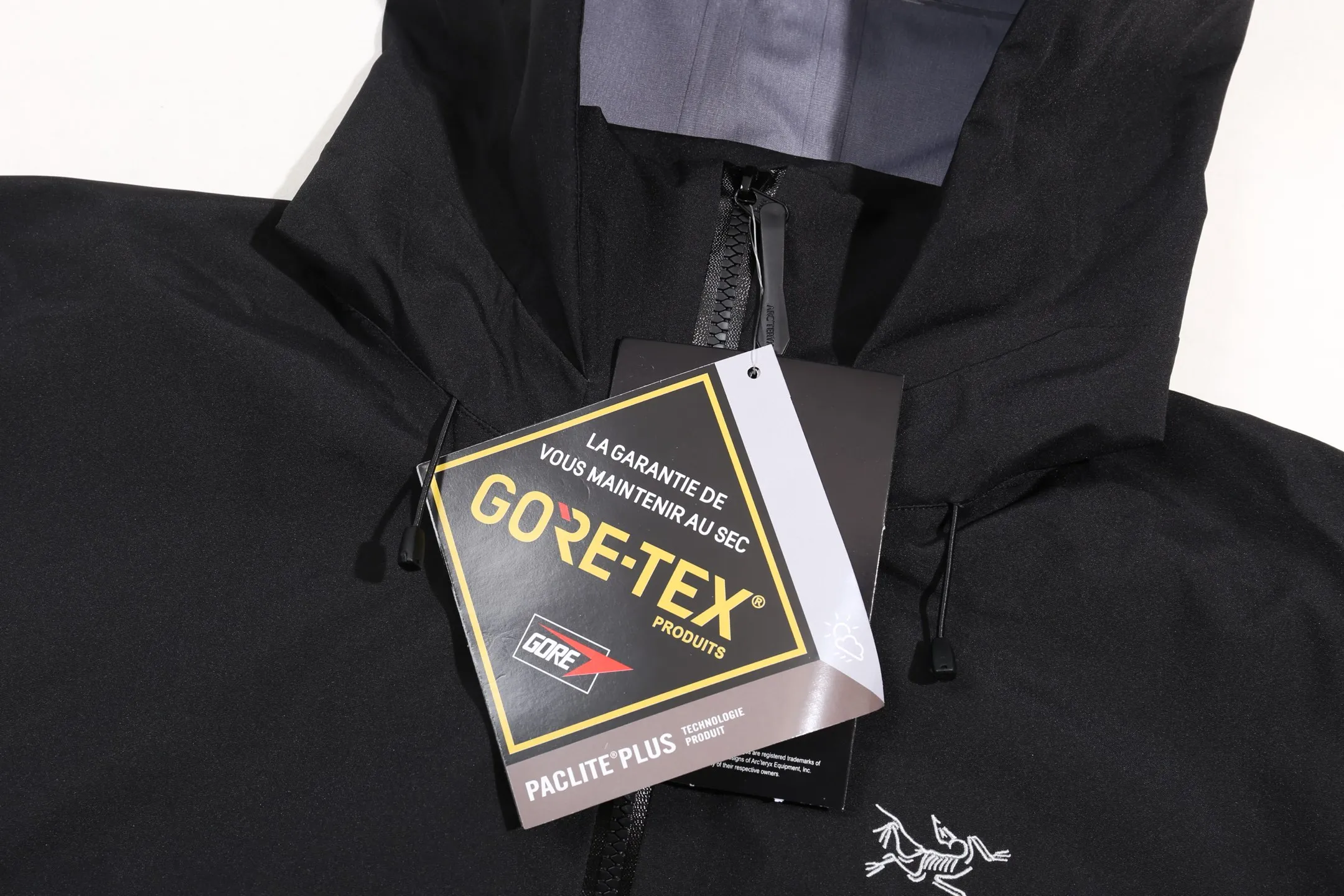 【 】ARCTERYX jacket AR Gore-tex bluesign@ N 3LGORE-TEX ， Wear-Resistant， 、 Breathable， ， 20000 Breathable 10000 E 3D ， 3D ， ， ， Authentic YKK ， ， ， ， ， Factory ， ， ， 。 ， ， ，Lightweight ， Series 。 Size：S-XXL